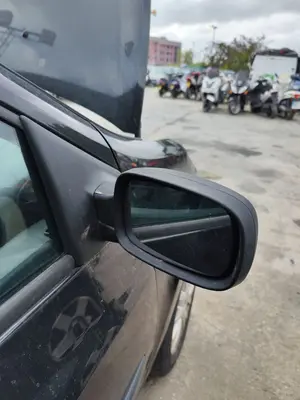 Foto de RETROVISOR DERECHO RENAULT CLIO III 1.2 16V (75 CV / 55 KW) foto 2