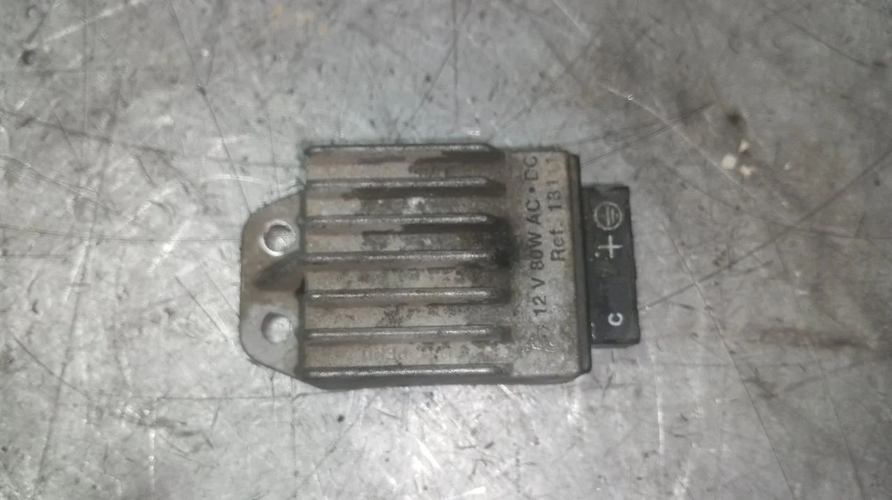 Foto de REGULADOR DE CORRIENTE DERBI SENDA 50 49 cm3 - 5.2 kW (0 CV / 0 KW) referencia 13111