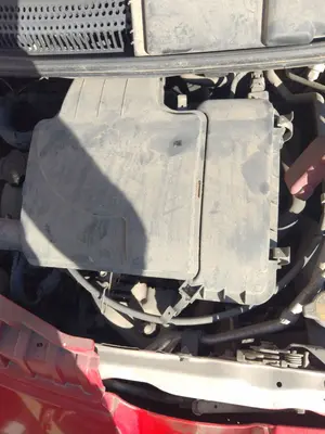 Foto de CAJA FILTRO AIRE PEUGEOT 107 1.0 CAT (384F) (68 CV / 50 KW)