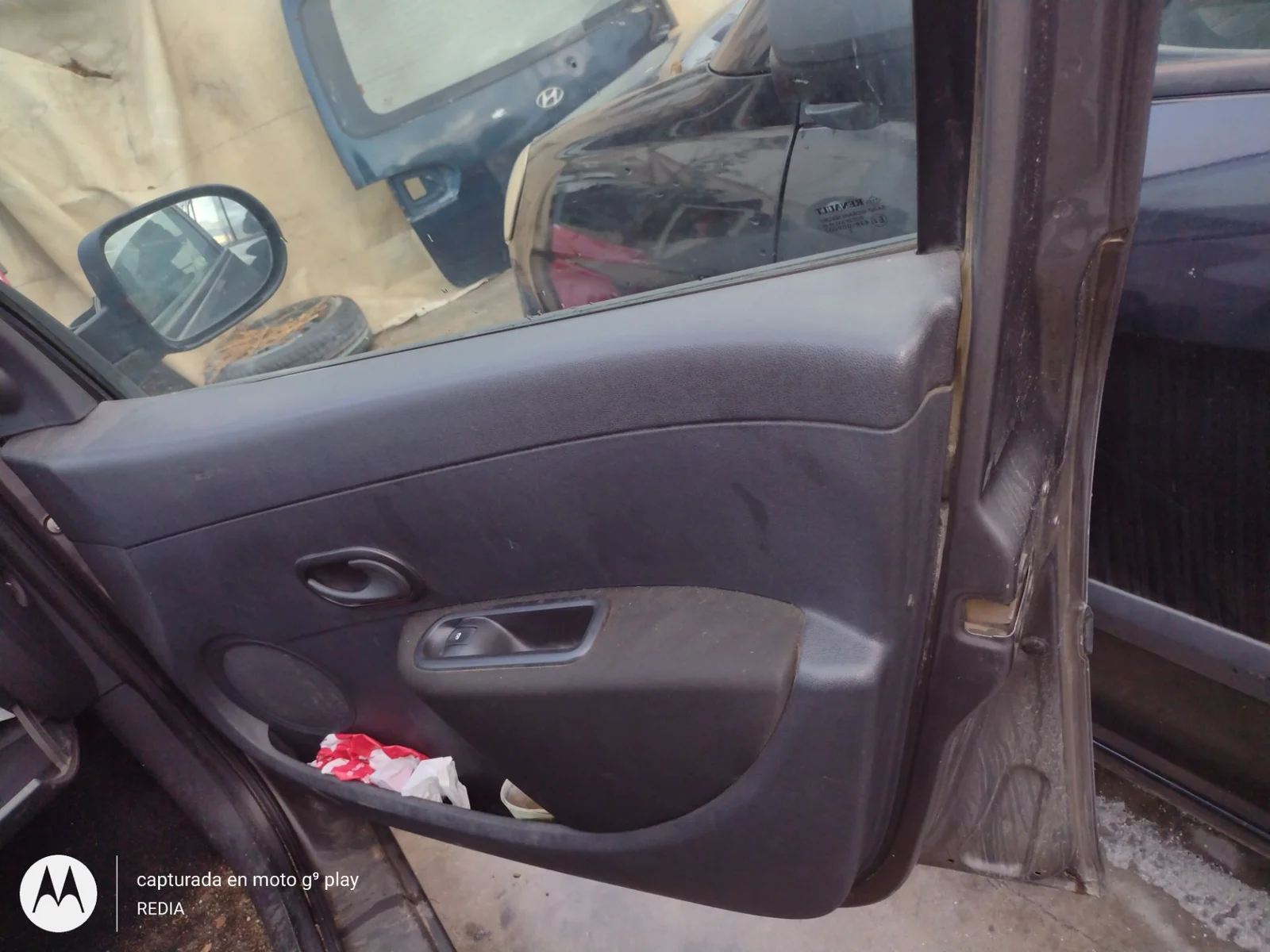 Foto de GUARNECIDO PUERTA DELANTERA DERECHA RENAULT CLIO III 1.2 16V (75 CV / 55 KW)