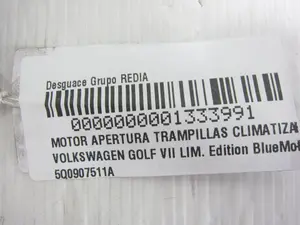Foto de MOTOR APERTURA TRAMPILLAS CLIMATIZADOR VOLKSWAGEN GOLF VII BERLINA (BQ1/BE2) 1.6 TDI (116 CV / 85 KW) referencia 5Q0907511A foto 2