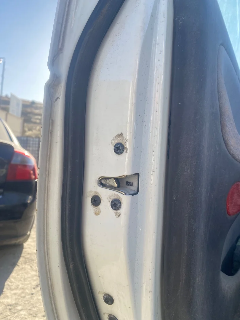 Foto de CERRADURA PUERTA DELANTERA IZQUIERDA SSANGYONG KORANDO 2.9 Turbodiesel CAT (120 CV / 88 KW)