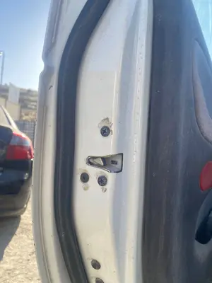 Foto de CERRADURA PUERTA DELANTERA IZQUIERDA SSANGYONG KORANDO 2.9 Turbodiesel CAT (120 CV / 88 KW)
