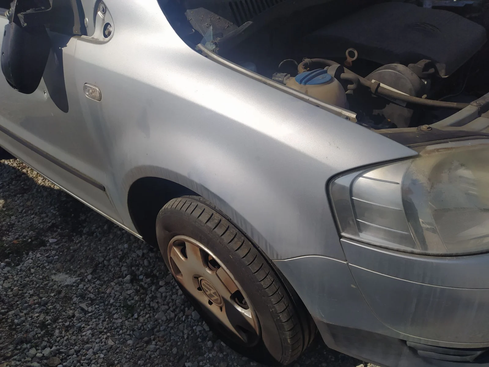 Foto de ALETA DELANTERA DERECHA VOLKSWAGEN FOX (5Z1)(04.2005) 1.4 (75 CV / 55 KW) referencia 5Z0821022H