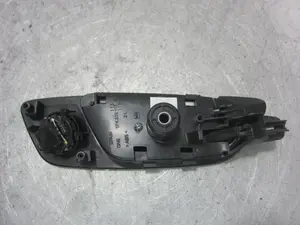 Foto de MANETA INTERIOR TRASERA IZQUIERDA SEAT LEON (5F1) 1.6 TDI (105 CV / 77 KW) referencia 5F4839113B foto 3