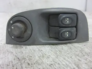 Foto de MANDO ELEVALUNAS DELANTERO IZQUIERDO RENAULT MEGANE I COUPE (DA0) 1.9 dTi Diesel CAT (98 CV / 72 KW)