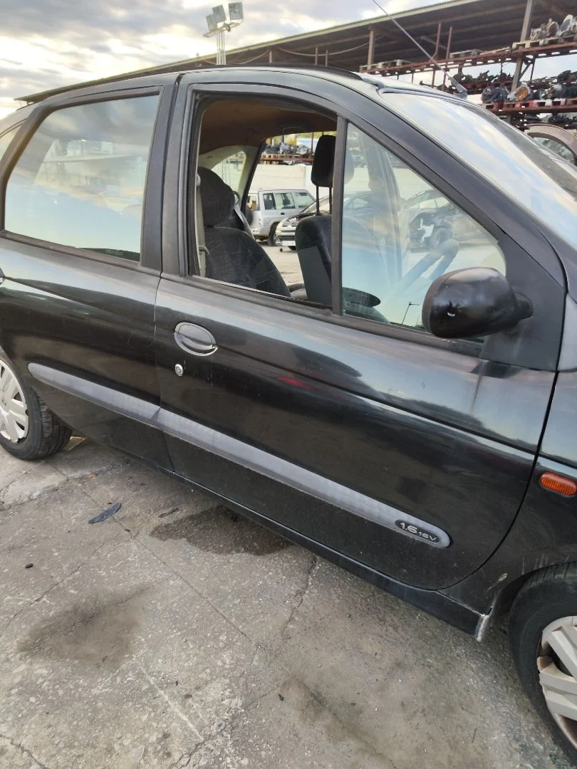 Foto de PUERTA DELANTERA DERECHA RENAULT SCENIC I (JA...) 1.4 CAT (95 CV / 70 KW) referencia 7751474577