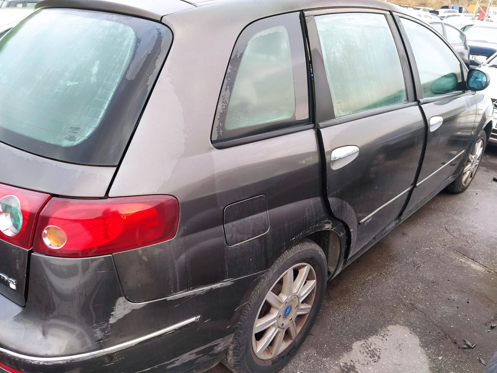 Foto de PUERTA TRASERA DERECHA FIAT CROMA (194) 1.9 JTD 16V CAT (150 CV / 110 KW) referencia 0051801610