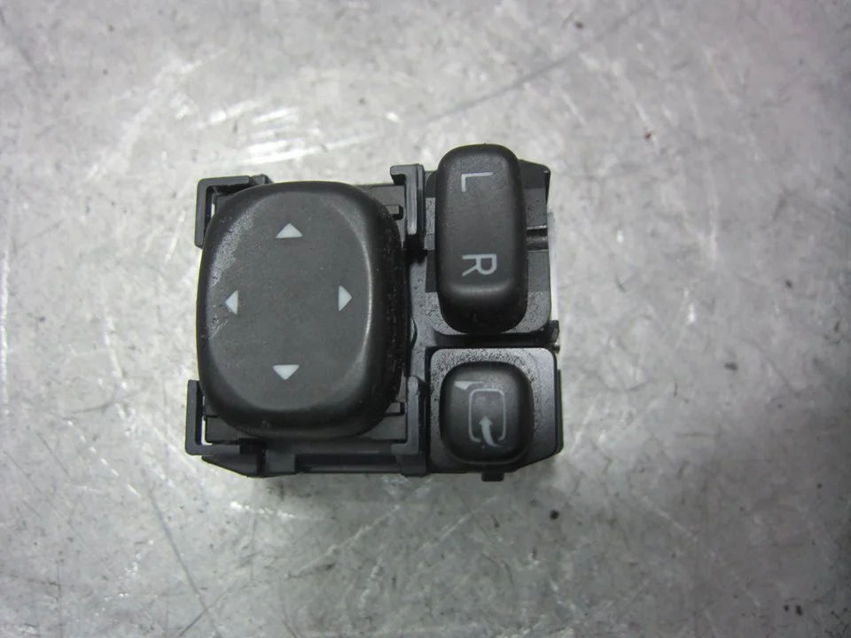 Foto de MANDO RETROVISOR TOYOTA AVENSIS CROSS SPORT (T27) 1.8 16V CAT (147 CV / 108 KW) referencia ABS183646