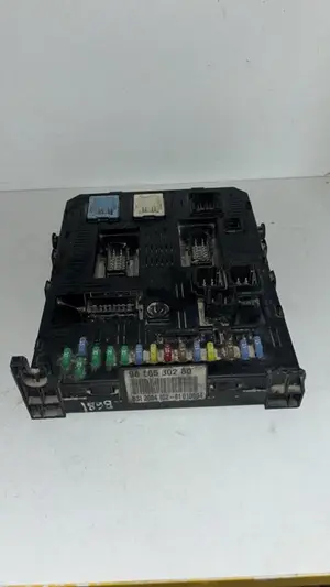 Foto de CAJA RELES / FUSIBLES CITROEN GRAND C4 PICASSO referencia 9656530280 foto 2