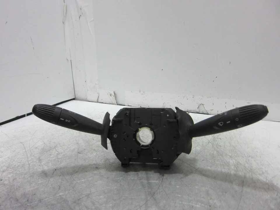 Foto de MANDO MULTIFUNCION FIAT II PUNTO (188) BERLINA 1.4 (95 CV / 70 KW) referencia 735337940