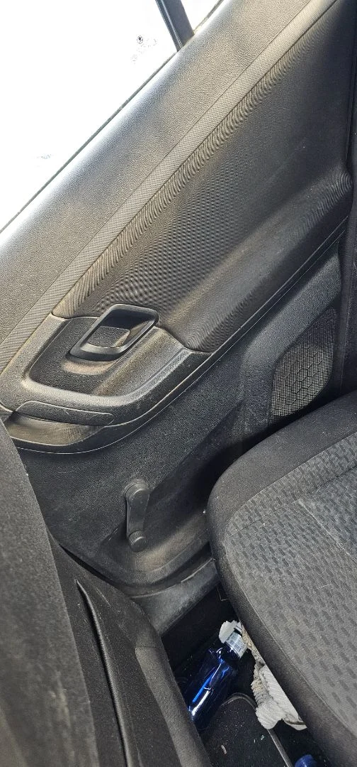 Foto de MANETA INTERIOR TRASERA DERECHA SKODA FABIA (5J2) 1.2 (60 CV / 44 KW) referencia 5J0837226A 2AU