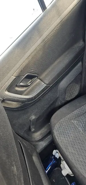 Foto de MANETA INTERIOR TRASERA DERECHA SKODA FABIA (5J2) 1.2  (60 CV / 44 KW) referencia 5J0837226A 2AU