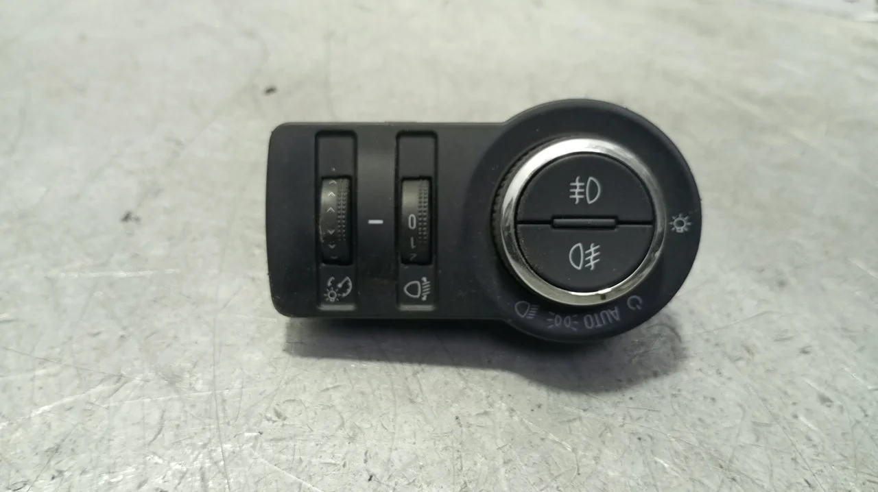 Foto de MANDO LUCES OPEL ASTRA J BERLINA 5P 1.7 16V CDTI (110 CV / 81 KW) referencia 13268702