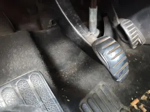 Foto de PEDAL EMBRAGUE RENAULT MEGANE II BERLINA 3P 1.9 dCi Diesel (120 CV / 88 KW)