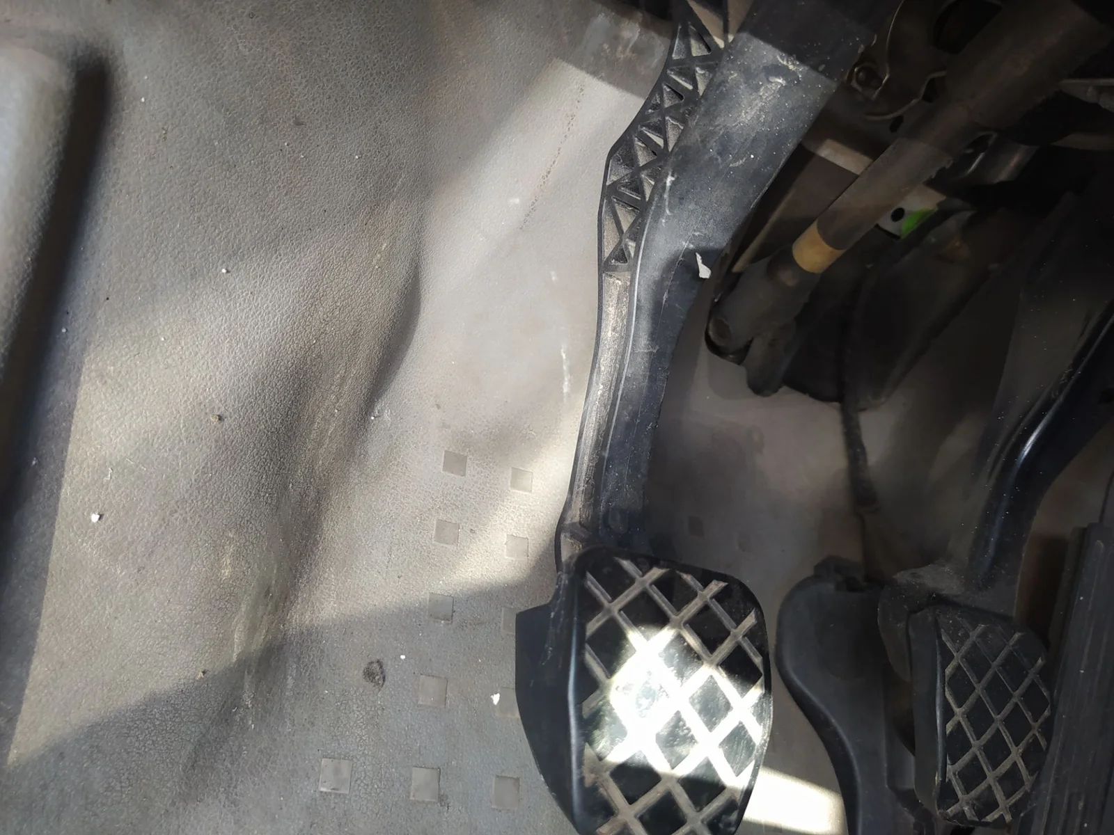 Foto de PEDAL EMBRAGUE VOLKSWAGEN CADDY (2K)(02.2004) 1.9 TDI (105 CV / 77 KW)