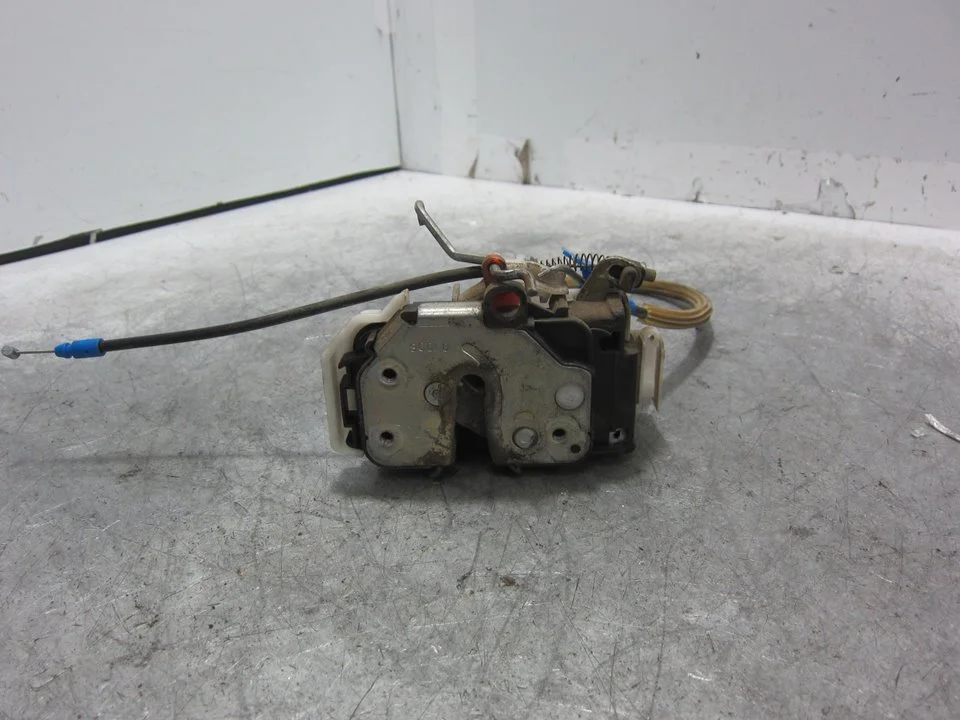 Foto de CERRADURA PUERTA DELANTERA DERECHA CITROEN NEMO 1.4 HDi (68 CV / 50 KW) referencia 1354706080