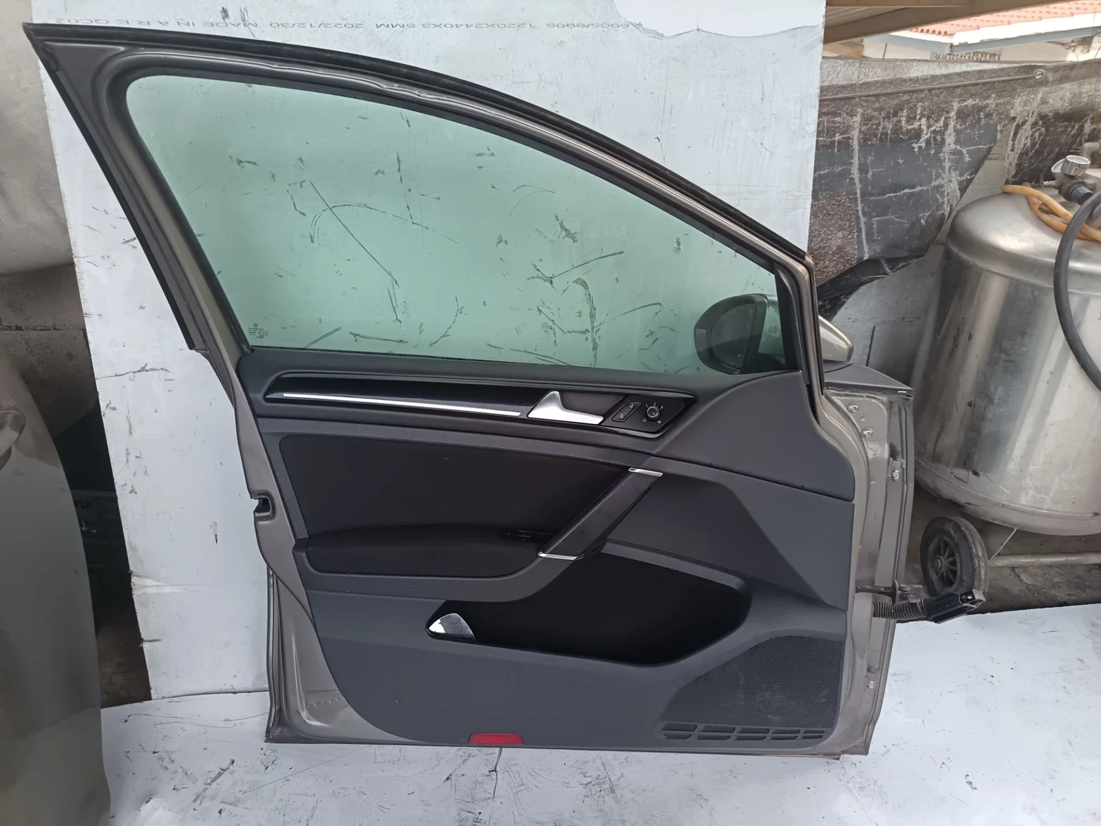 Foto de GUARNECIDO PUERTA DELANTERA IZQUIERDA VOLKSWAGEN GOLF VII (5G1/BE1) 1.6 16V TDI DPF (110 CV / 81 KW)