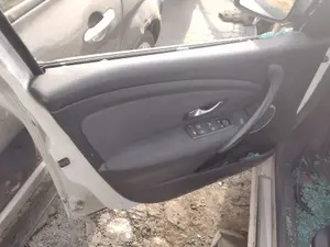 Foto de RETENEDOR PUERTA RENAULT MEGANE III BERLINA 5P 1.5 dCi Diesel CAT (86 CV / 63 KW) referencia 804303543R foto 4