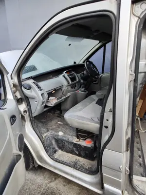 Foto de GOMAS CONTORNO PUERTA OPEL VIVARO FURGÓN/COMBI 2.0 16V CDTI (114 CV / 84 KW)