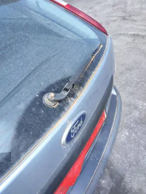 Foto de BRAZO LIMPIA TRASERO FORD FOCUS BERLINA (CAP) 1.6 TDCi CAT (90 CV / 66 KW) referencia 1371797