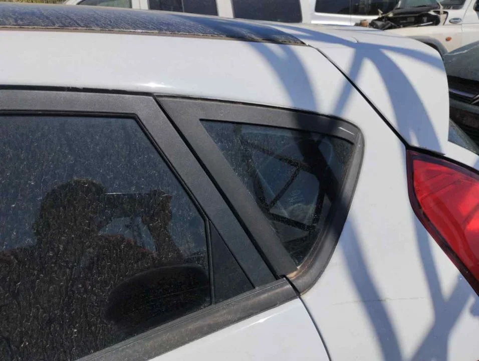 Foto de LUNA CUSTODIA TRASERA IZQUIERDA FORD FIESTA (CNN) 1.5 TDCi CAT (75 CV / 55 KW) referencia 43R00048