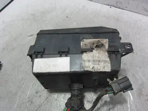 Foto de CAJA RELES / FUSIBLES FORD FOCUS BERLINA (CAK) 2.0 16V CAT (131 CV / 96 KW) referencia 2M5T14A067BB foto 3