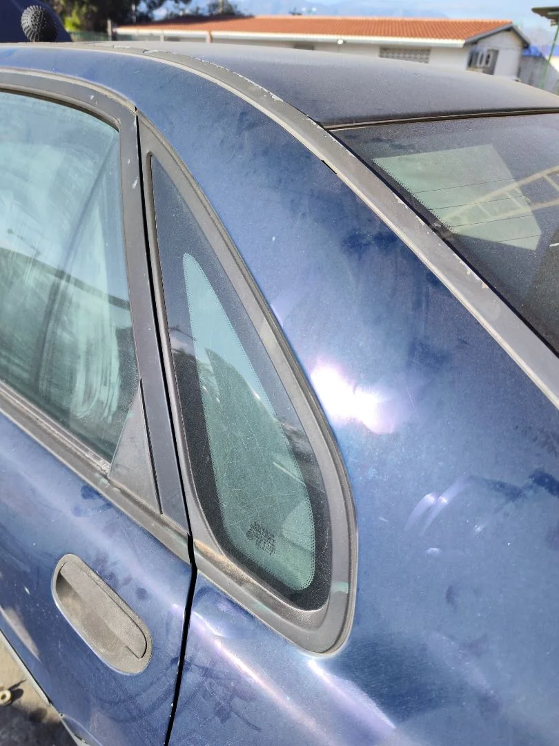 Foto de LUNA CUSTODIA TRASERA IZQUIERDA VOLVO S40 BERLINA 1.6 CAT (109 CV / 80 KW)