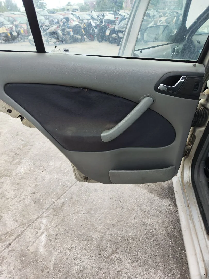 Foto de GUARNECIDO PUERTA TRASERA IZQUIERDA SKODA OCTAVIA BERLINA (1U2) 1.9 TDI (90 CV / 66 KW) referencia 1U21902167