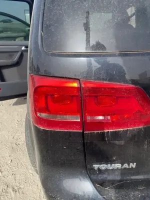 Foto de PILOTO TRASERO IZQUIERDO VOLKSWAGEN TOURAN (1T3) 1.6 TDI DPF (105 CV / 77 KW) referencia 1T0945095R