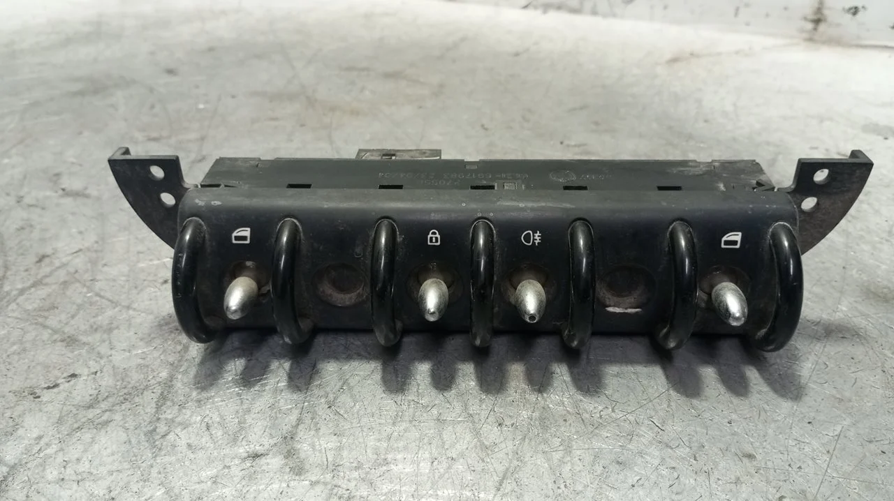 Foto de MANDO MULTIFUNCION MINI MINI (R50,R53) 1.6 16V CAT (90 CV / 66 KW) referencia 61316917983