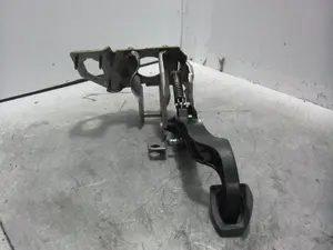 Foto de PEDAL EMBRAGUE PEUGEOT 208 1.2 12V e-VTi / PureTech (81 CV / 60 KW) referencia 9683756680 foto 2