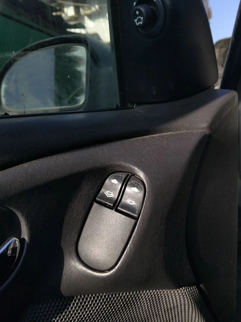 Foto de ELEVALUNAS DELANTERO IZQUIERDO FORD FOCUS BERLINA (CAK) 1.6 16V CAT (101 CV / 74 KW) referencia 1331614