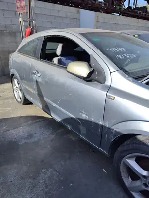 Foto de PUERTA DELANTERA DERECHA OPEL ASTRA H GTC 1.7 16V CDTI (101 CV / 74 KW)