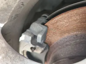 Foto de PINZA DE FRENO TRASERA DERECHA NISSAN PRIMERA BERLINA (P12) 1.9 16V Turbodiesel CAT (120 CV / 88 KW) referencia 44001BA00B