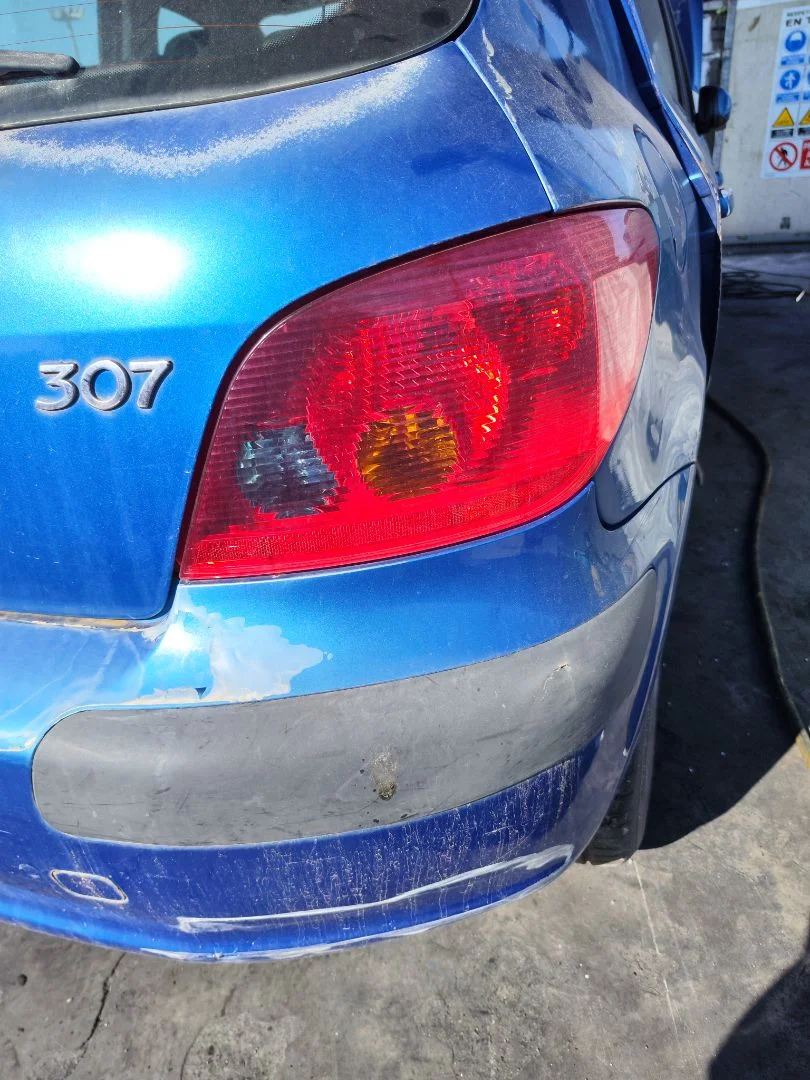 Foto de PILOTO TRASERO DERECHO PEUGEOT 307 (S1)(04.2001) 1.6 16V CAT (109 CV / 80 KW) referencia 6351P3