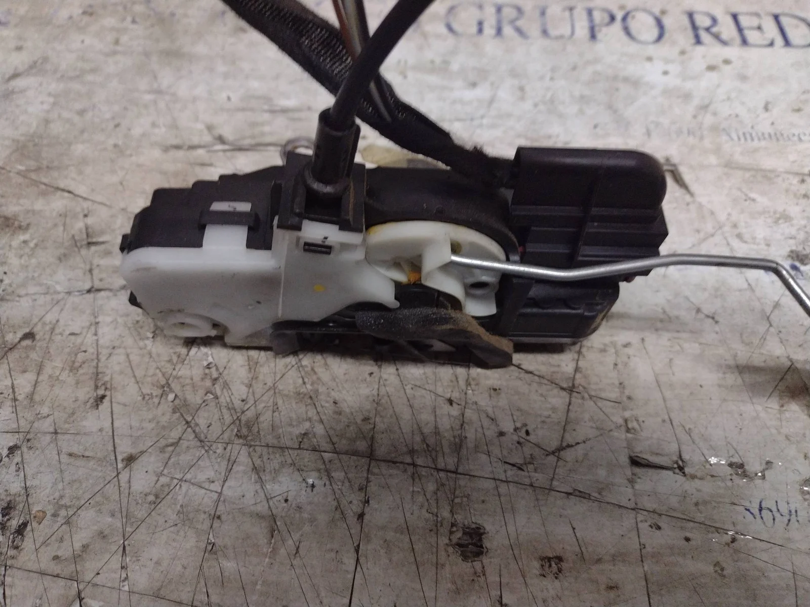 Foto de CERRADURA PUERTA DELANTERA DERECHA HONDA CIVIC 5 PUERTAS (EU7/8) 1.6 VTEC CAT (D 16 V 1) (110 CV / 81 KW) referencia 3023880