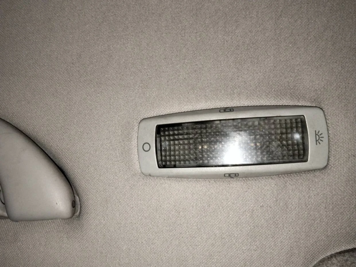 Foto de LUZ INTERIOR VOLKSWAGEN GOLF IV BERLINA (1J1)(10.1997)