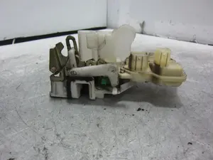 Foto de CERRADURA PUERTA TRASERA IZQUIERDA HONDA JAZZ (GD1/5) 1.4 DSi CAT (83 CV / 61 KW) referencia 72650S7A003 foto 5