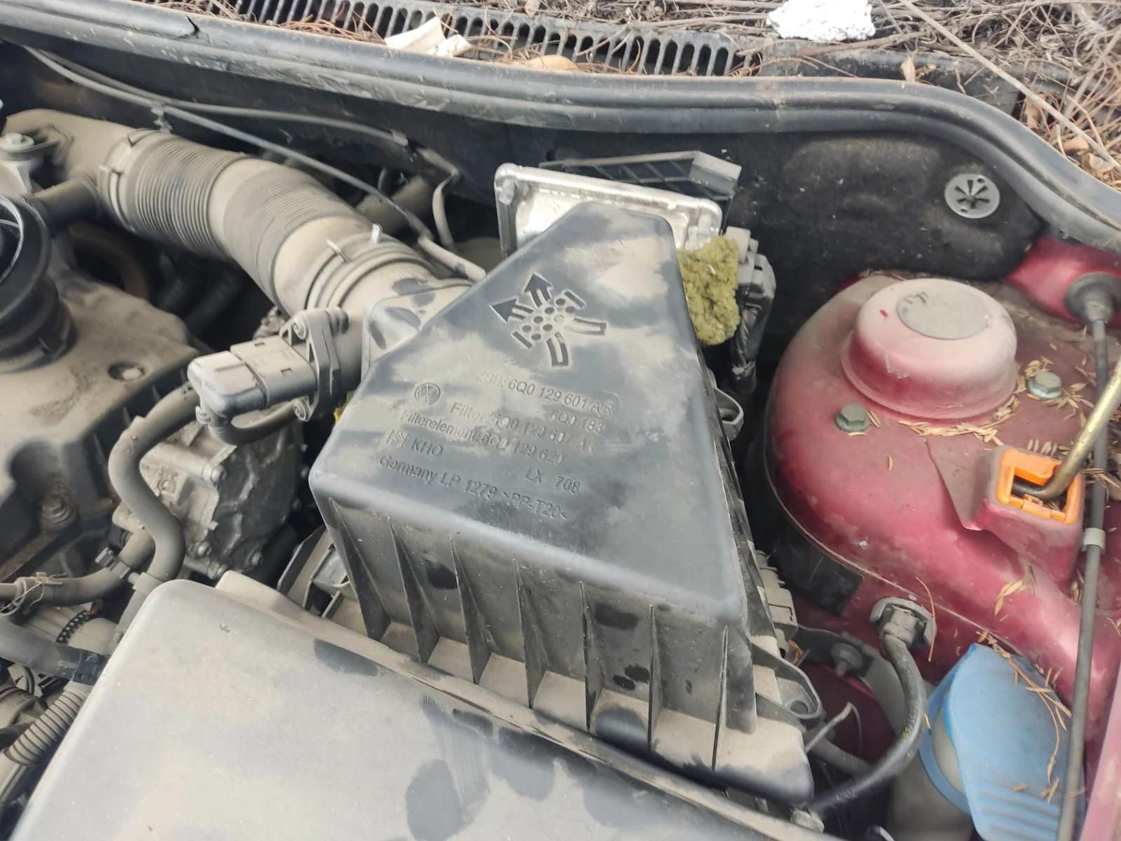 Foto de CAJA FILTRO AIRE SEAT IBIZA (6L1) 1.9 TDI (101 CV / 74 KW) referencia 6Q0129607AR