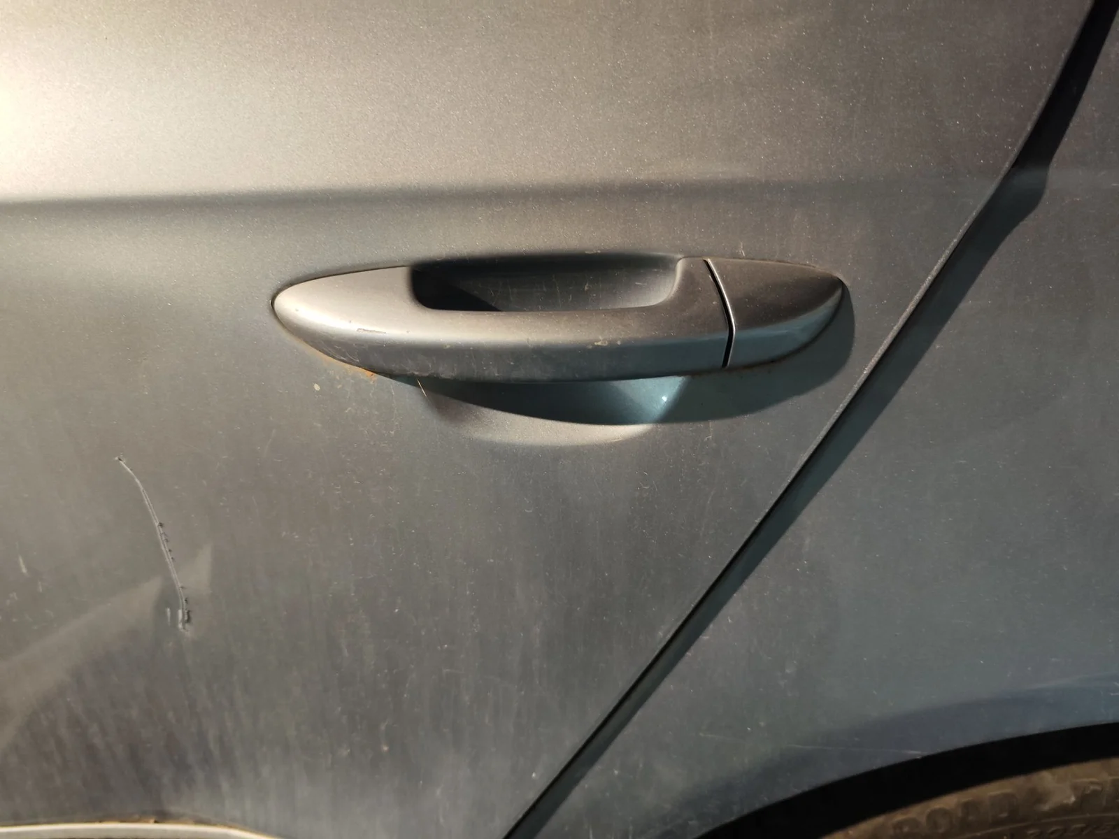 Foto de MANETA EXTERIOR TRASERA IZQUIERDA VOLKSWAGEN PASSAT BERLINA (3C2) 2.0 TDI (140 CV / 103 KW) referencia 3C0837205