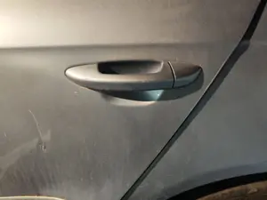 Foto de MANETA EXTERIOR TRASERA IZQUIERDA VOLKSWAGEN PASSAT BERLINA (3C2) 2.0 TDI (140 CV / 103 KW) referencia 3C0837205