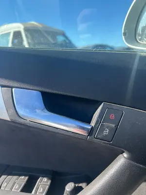 Foto de MANETA INTERIOR DELANTERA IZQUIERDA AUDI A3 SPORTBACK (8PA) 2.0 16V TFSI (200 CV / 147 KW) referencia 8P4837019E FKZ