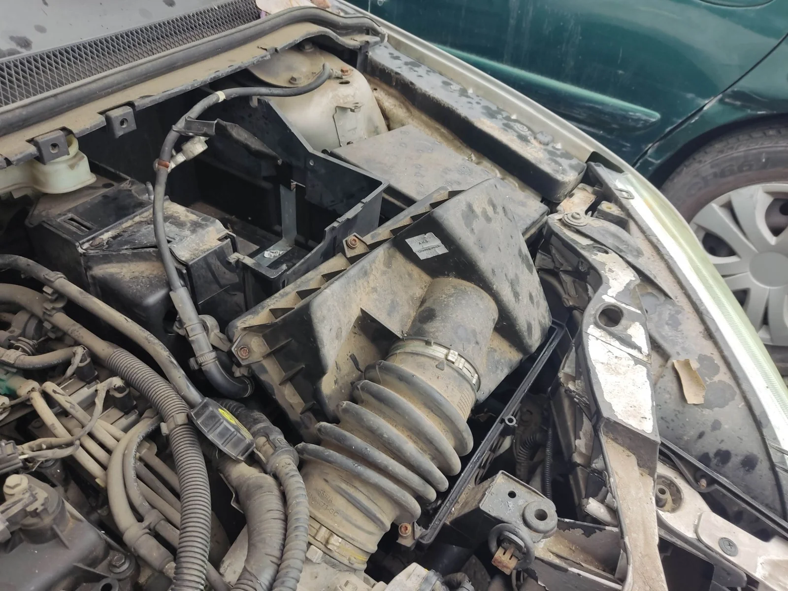 Foto de CAJA FILTRO AIRE FORD FOCUS BERLINA (CAP) 1.8 Flexifuel CAT (125 CV / 92 KW) referencia 1313771