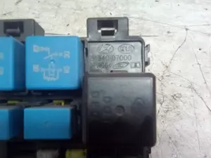 Foto de CAJA RELES / FUSIBLES KIA PICANTO (SA) referencia 9194007000 foto 3
