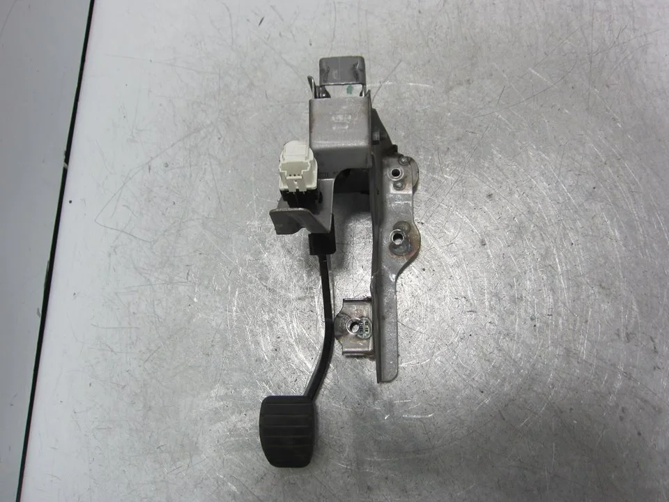 Foto de PEDAL FRENO RENAULT CLIO IV GRANDTOUR 0.9 Energy (90 CV / 66 KW) referencia 0137144