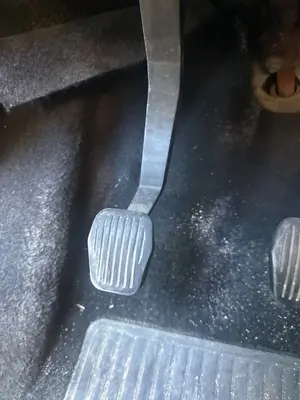 Foto de PEDAL EMBRAGUE FORD FOCUS C-MAX (CAP)(2003) 1.6 TDCi CAT (109 CV / 80 KW)