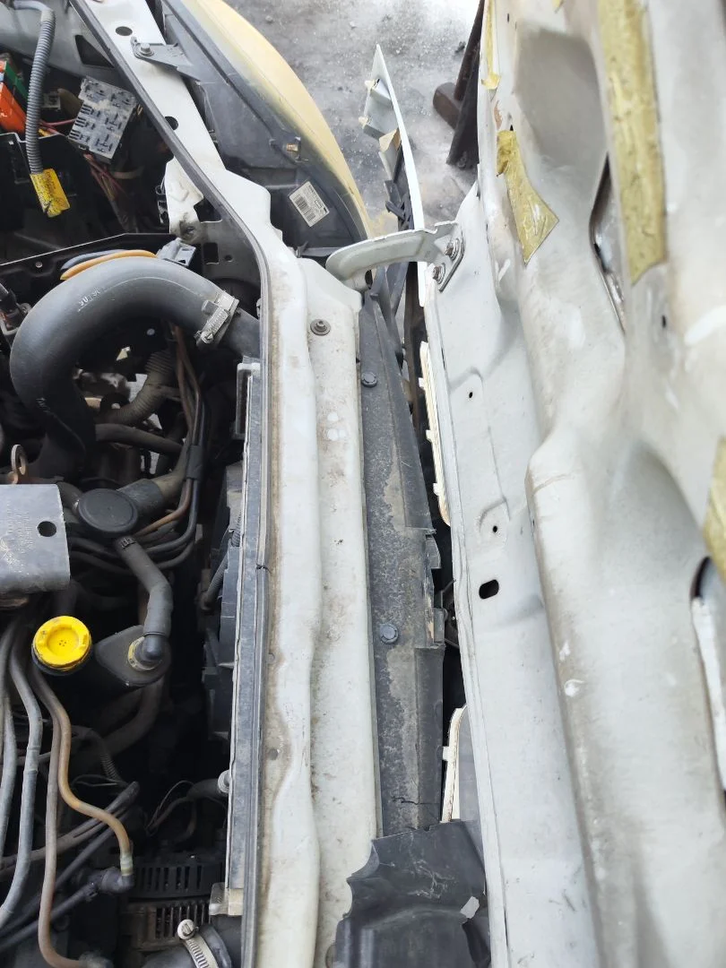 Foto de PANEL FRONTAL RENAULT KANGOO I (F/KC0) 1.9 dCi Diesel CAT (84 CV / 62 KW)
