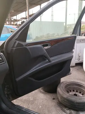 Foto de GUARNECIDO PUERTA DELANTERA DERECHA MERCEDES-BENZ CLASE E (BM 210) BERLINA 3.0 Diesel CAT (136 CV / 100 KW) referencia A2107200670 FKZ