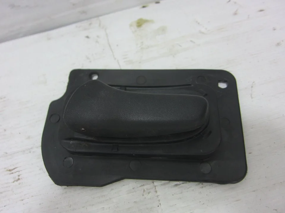 Foto de MANETA INTERIOR DELANTERA IZQUIERDA OPEL VECTRA B BERLINA 2.0 DTI (101 CV / 74 KW) referencia 008062349